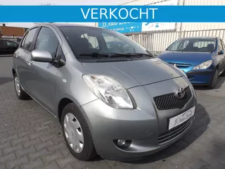 Toyota Yaris 1.3 16v VVT-i Linea Terra Navigatie  Airco